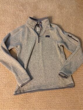 Patagonia Woman’s Light Gray Half-Zip Fleece Pullover